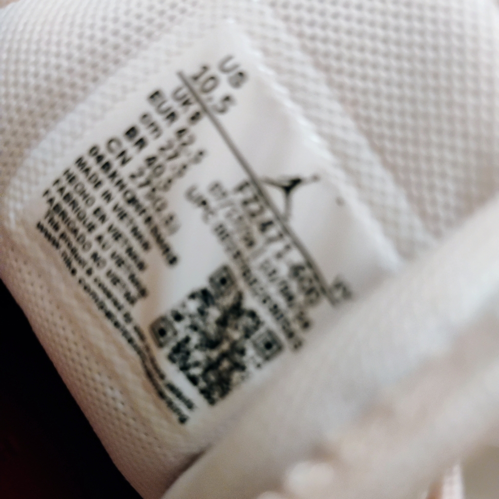 Women's Cute New Jordan Men's Heir Series Treat Yourself Shoes - Picture 3 of 9